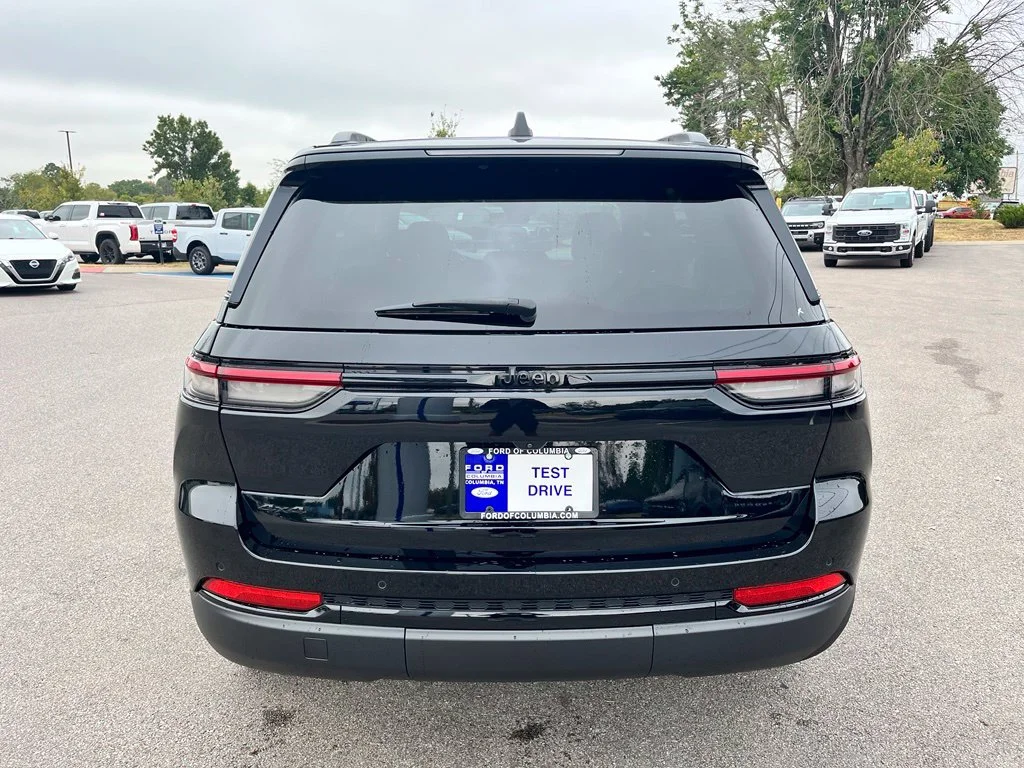 Used 2025 Black Jeep Altitude X image 6