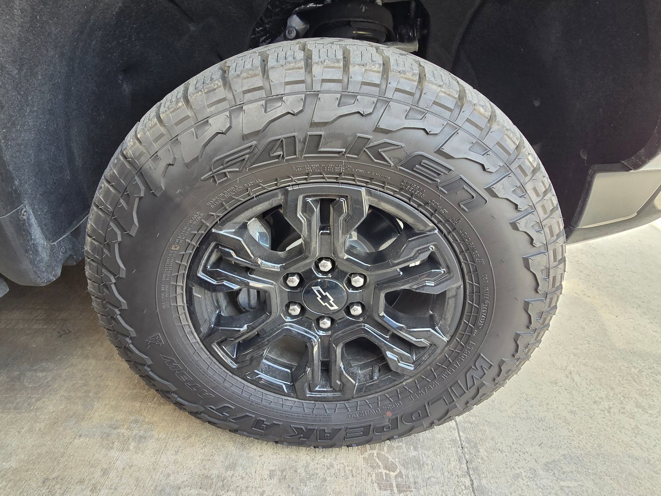 Used 2025 Summit White Chevrolet ZR2 image 10