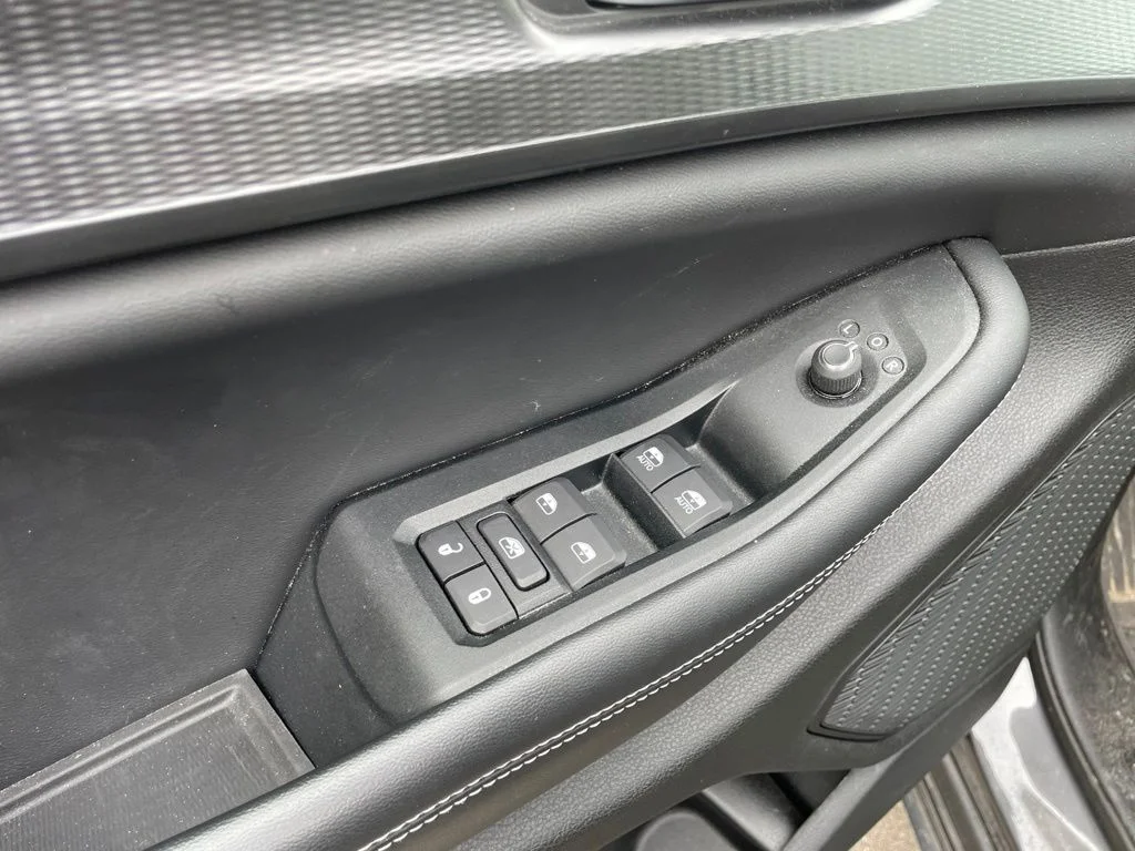 Used 2023 Gray Jeep Altitude X image 13