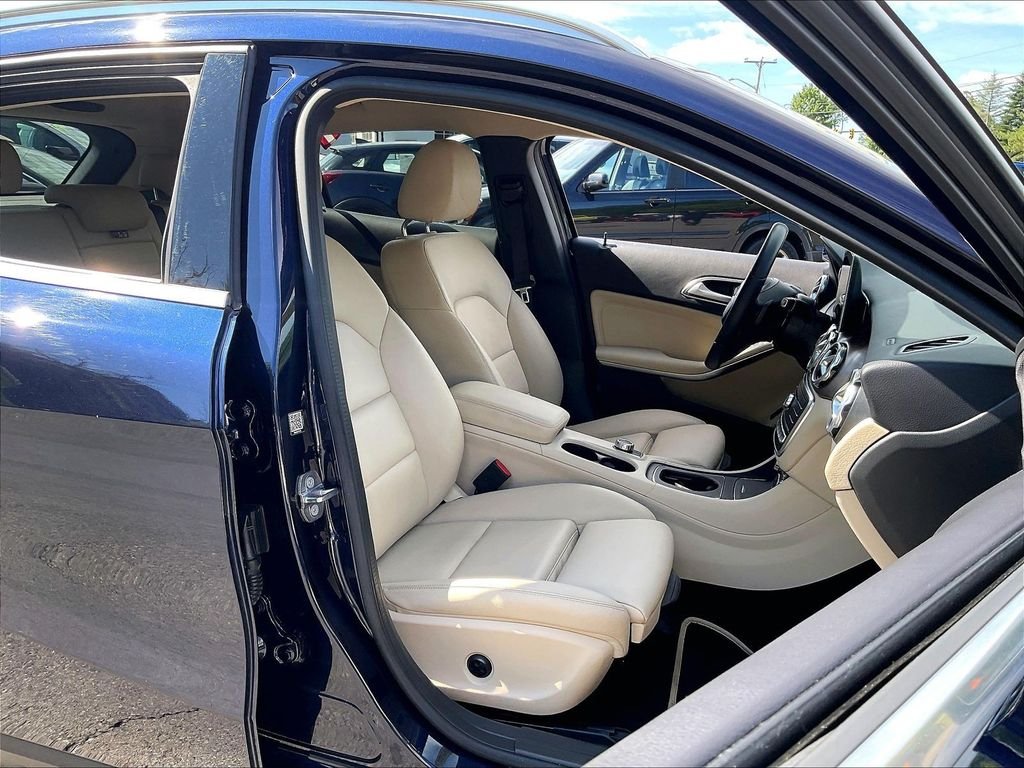 Used 2018 Gray Mercedes-Benz GLA 250 image 11