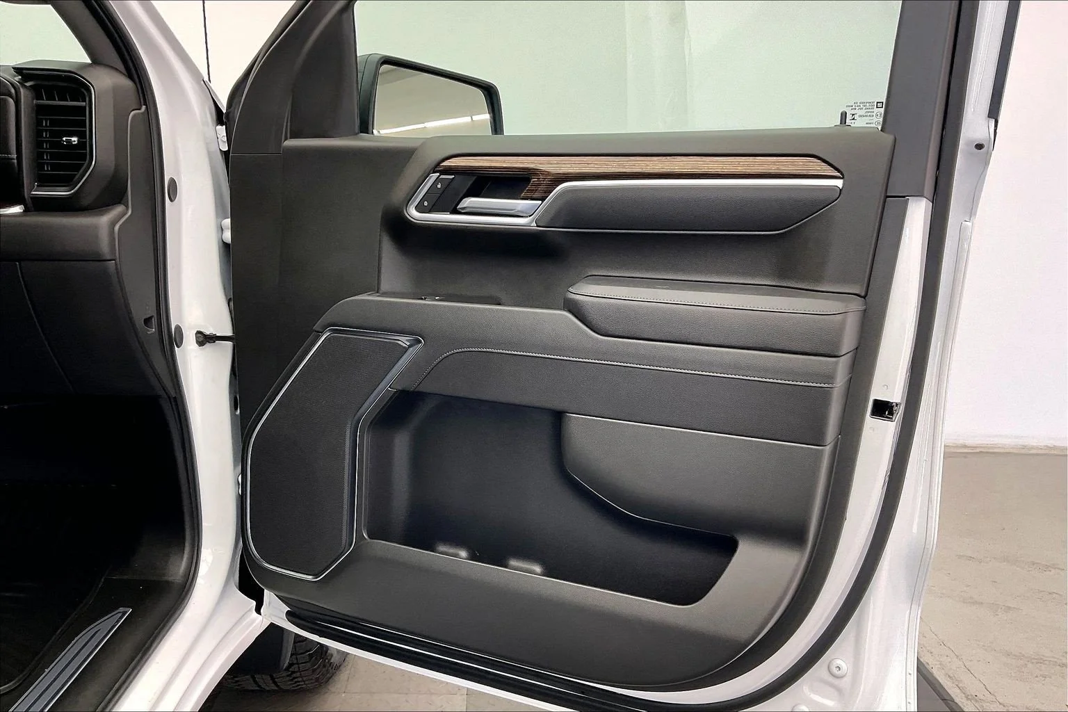Used 2026 Summit White GMC Elevation image 26