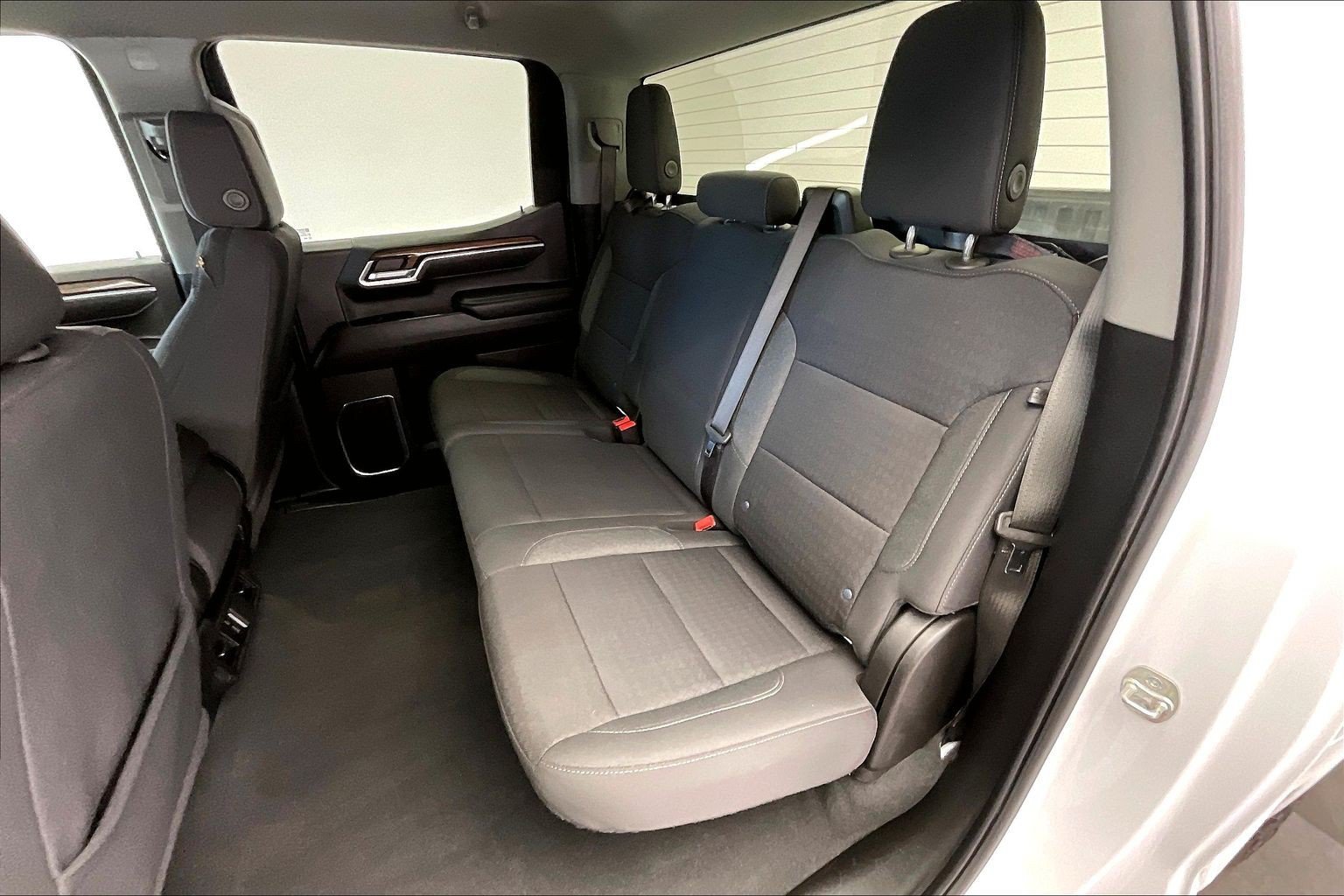 Used 2025 Summit White Chevrolet LT image 19