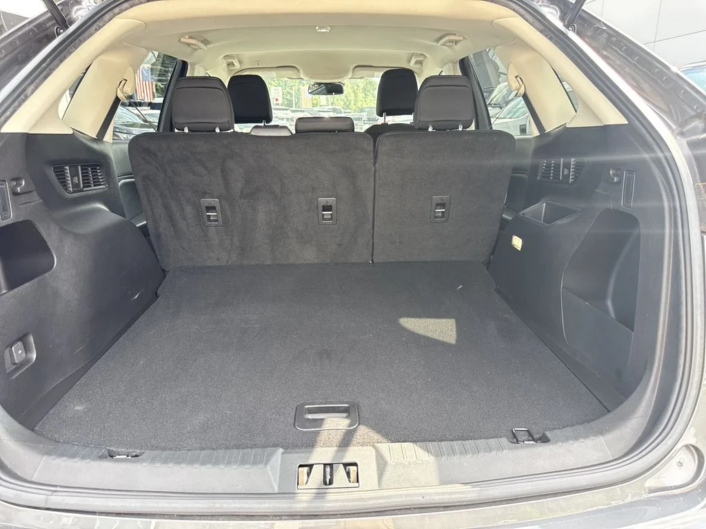 Used 2023 Gray Ford SE image 32