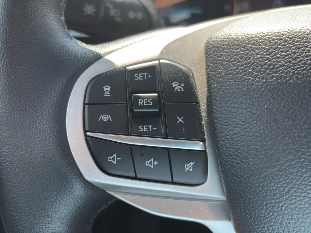 Used 2024 Star White Ford Limited image 17