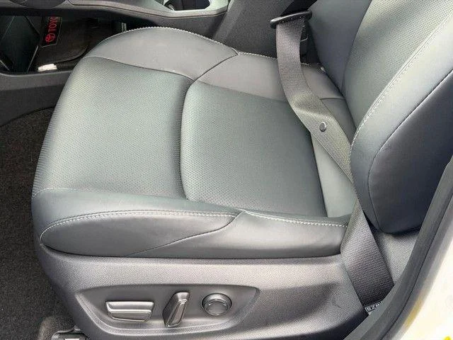 Certified Used 2026 WIND CHILL PEARL Toyota  image 22