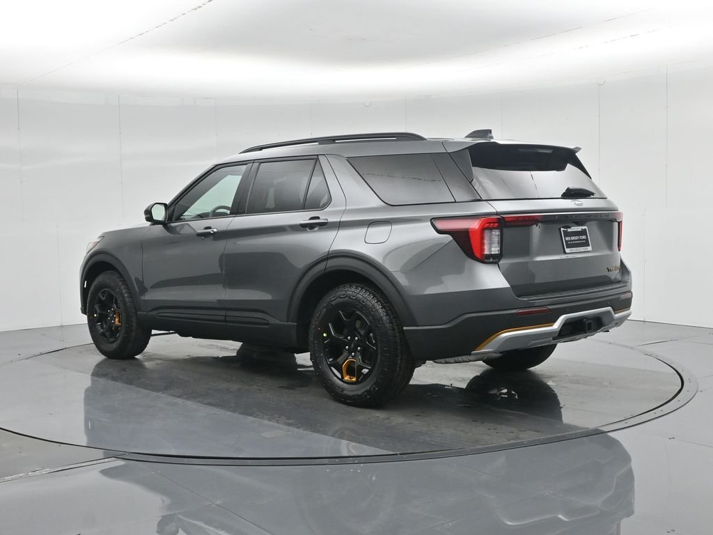 New 2026 Carbonized Gray Metallic Ford Tremor image 6