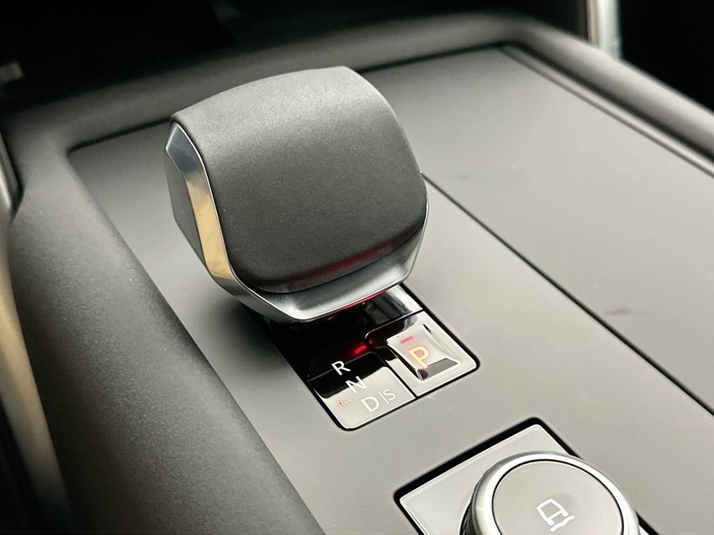 New 2026 Carpathian Gray Premium Metallic Land Rover S image 12