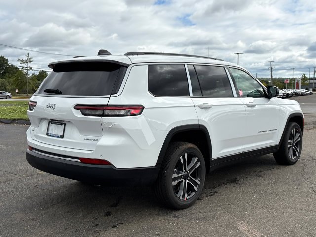 New 2027 Bright White Clear-Coat Paint Jeep Limited image 2