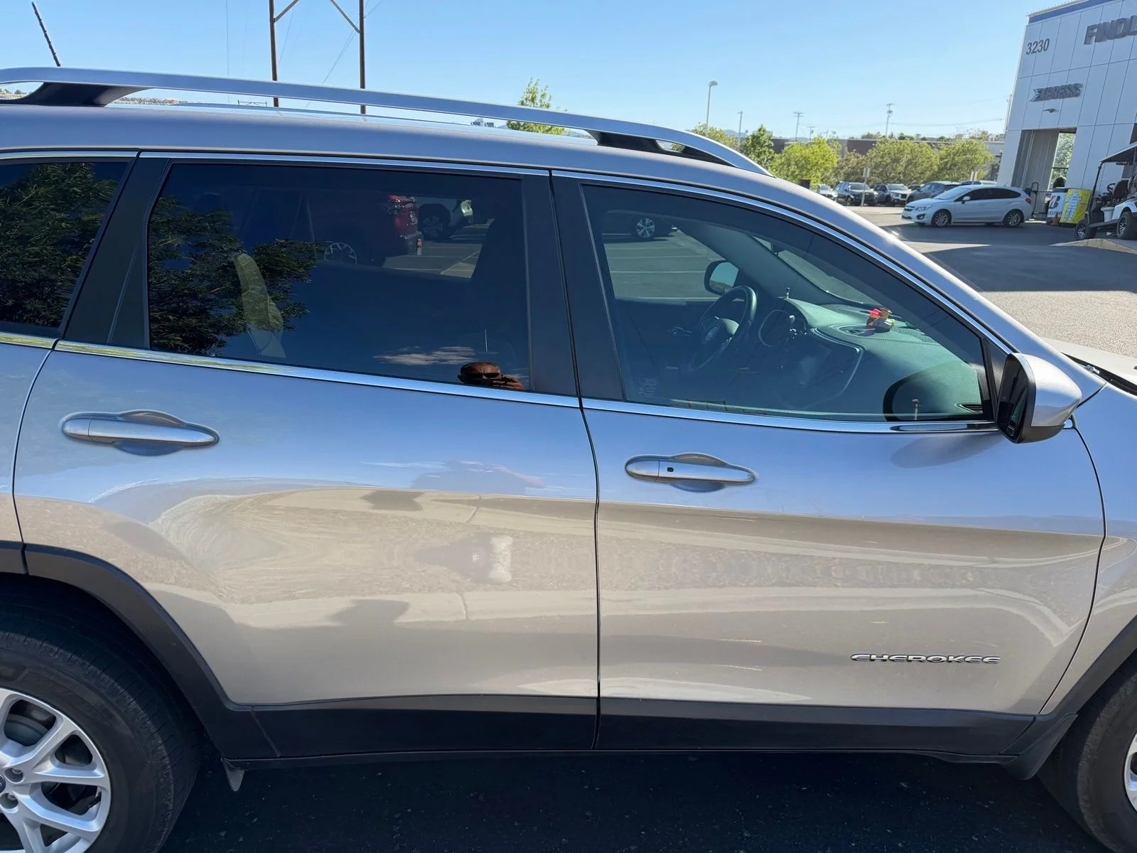 Used 2018 Silver Jeep Latitude Plus image 12