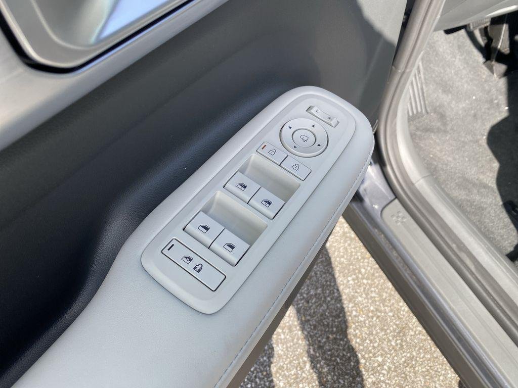 New 2026 Ecotronic Gray Hyundai Limited FWD image 18
