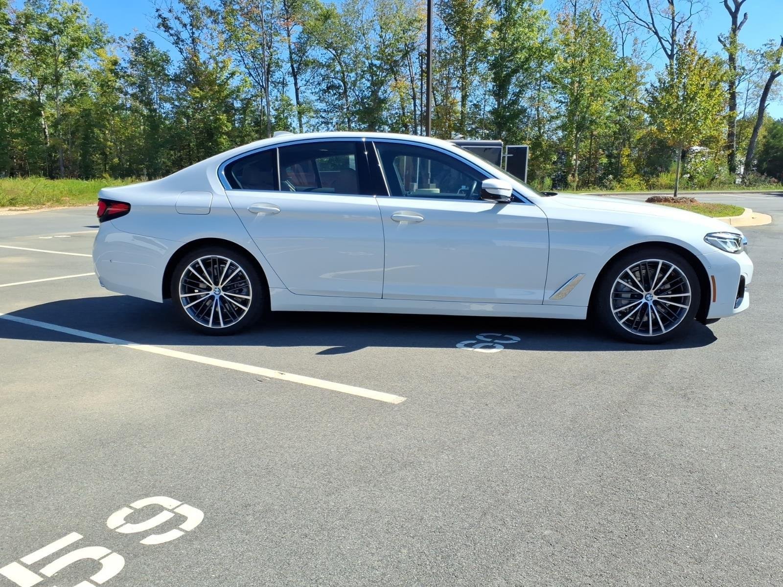 Used 2021 Alpine White BMW 530i image 12
