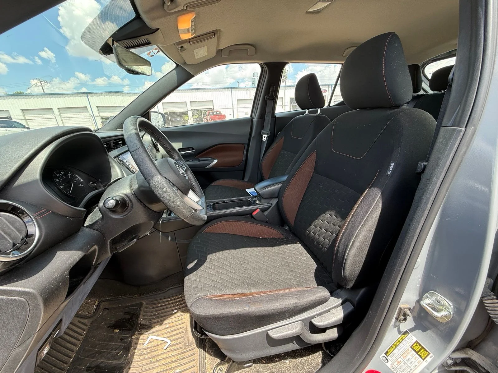 Used 2022 Gray Nissan SR image 11