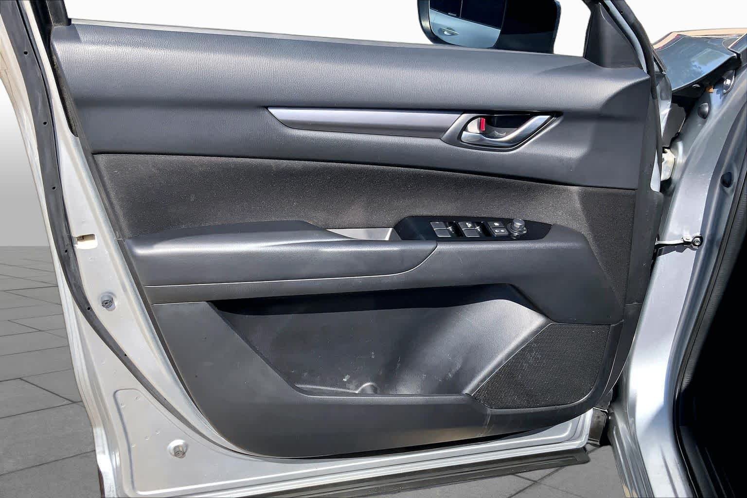 Used 2017 Sonic Silver Metallic Mazda Sport image 21