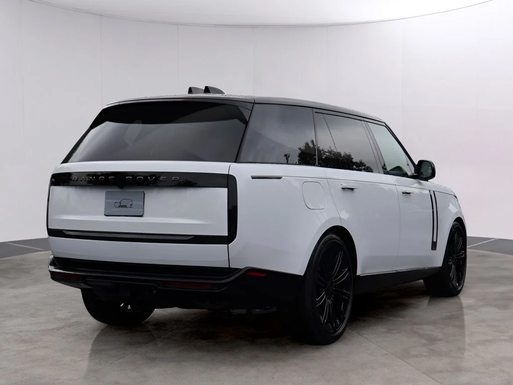 New 2026 Ostuni Pearl Wht Prem Met Land Rover Autobiography image 7
