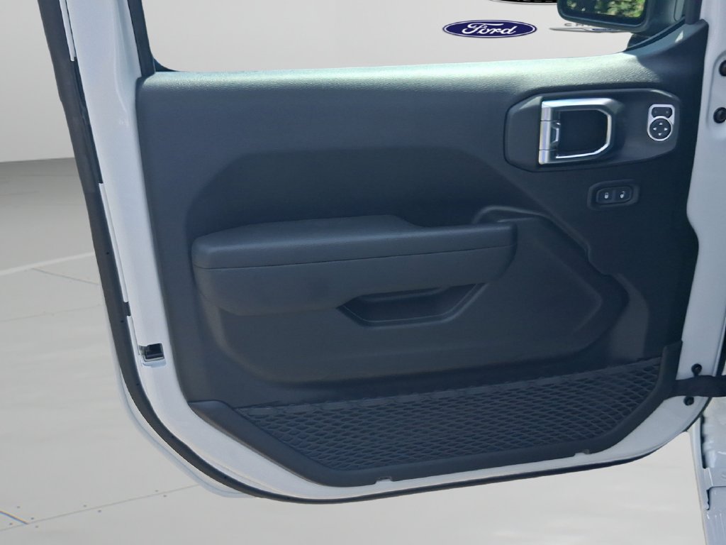New 2025 White Jeep Sport S image 19