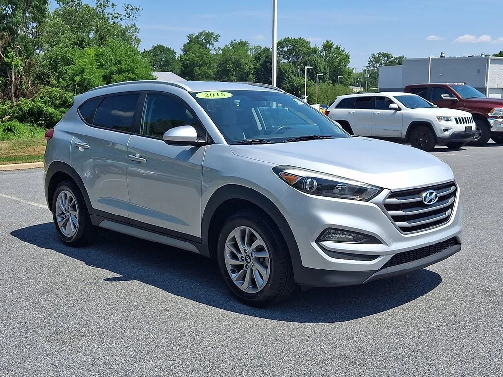 Used 2018 Silver Hyundai SEL image 3