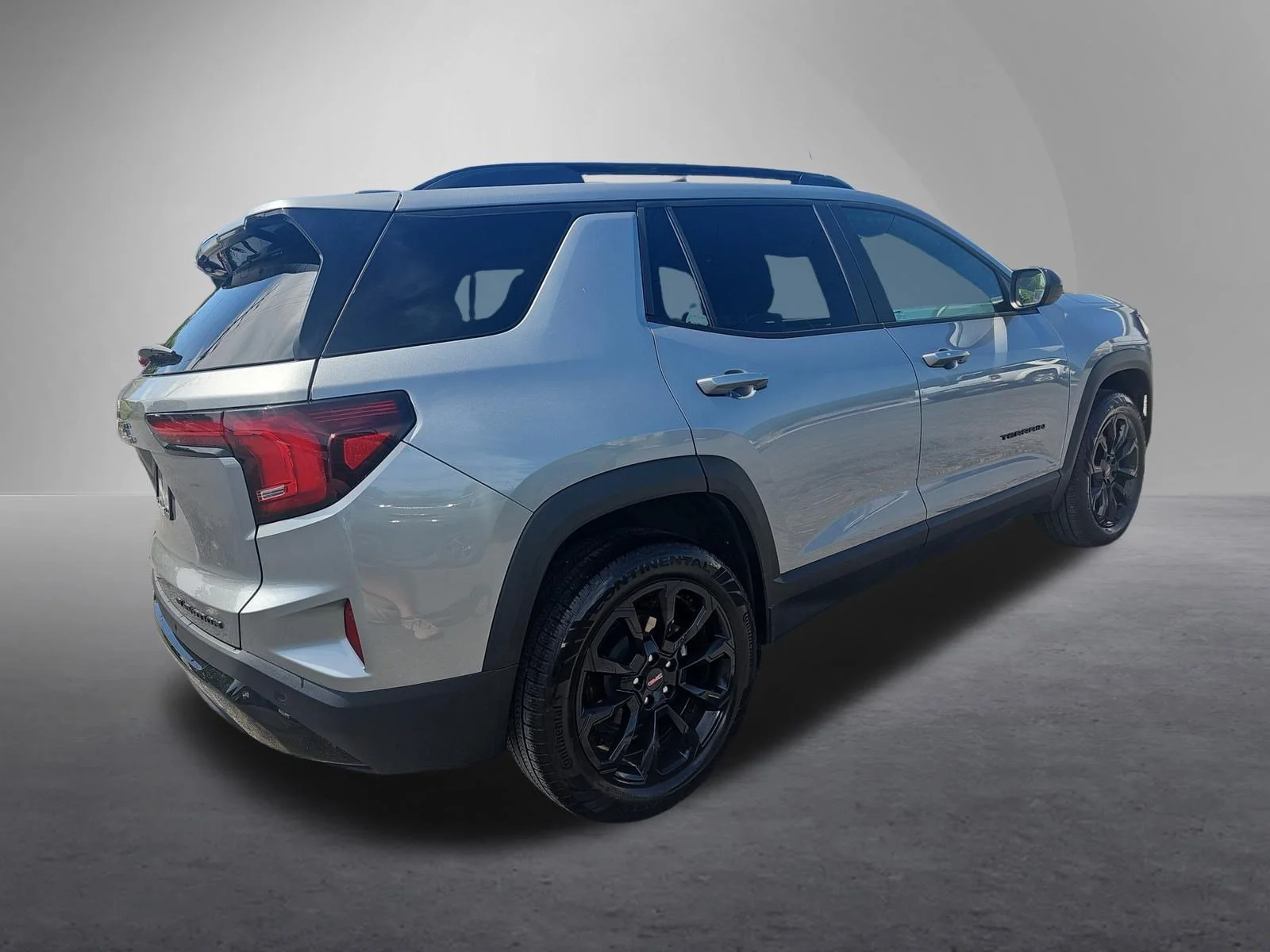 Used 2026 Sterling Metallic GMC AWD Elevation image 3