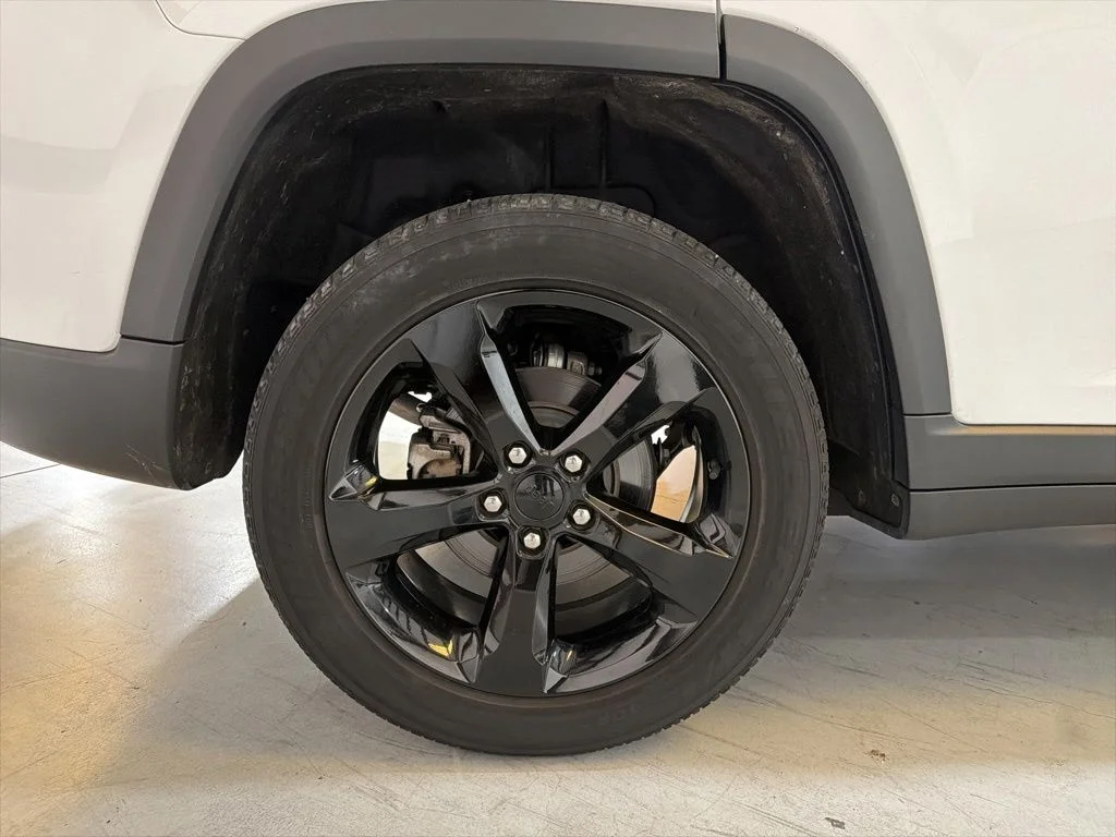 Used 2023 White Jeep Altitude X image 38