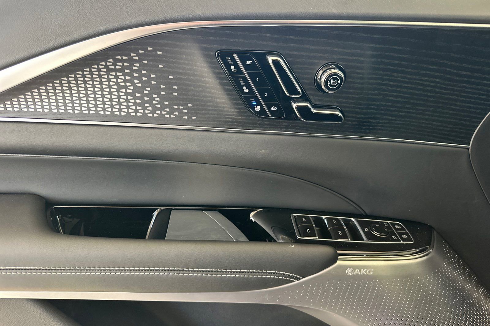 2026 Cadillac LYRIQ V Premium - Photo 11
