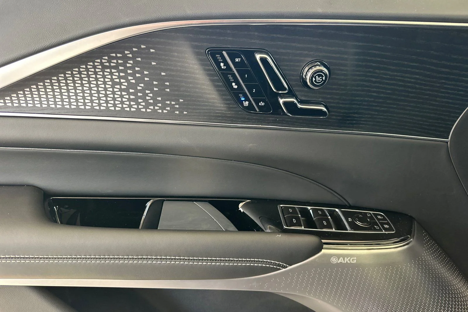 2026 Cadillac LYRIQ V Premium - Photo 11
