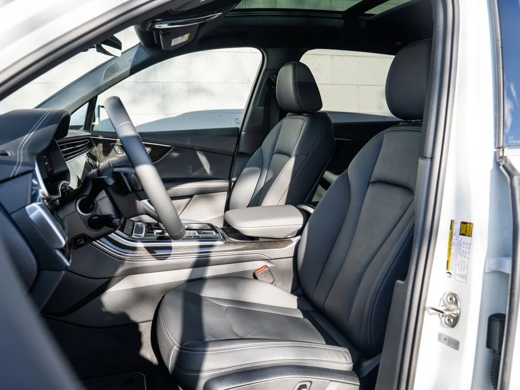 Used 2025 White Audi  image 5