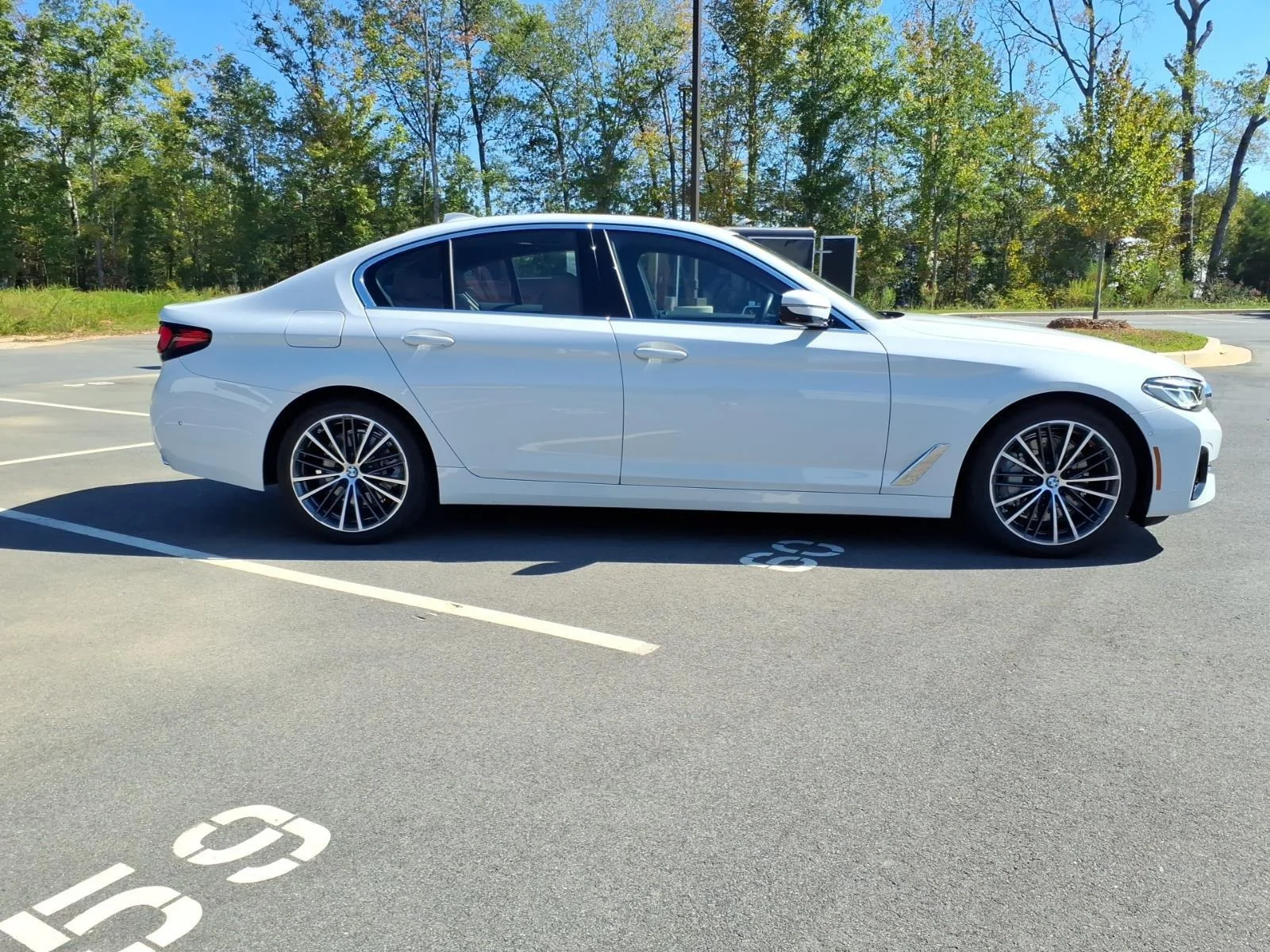 Used 2021 Alpine White BMW 530i image 12