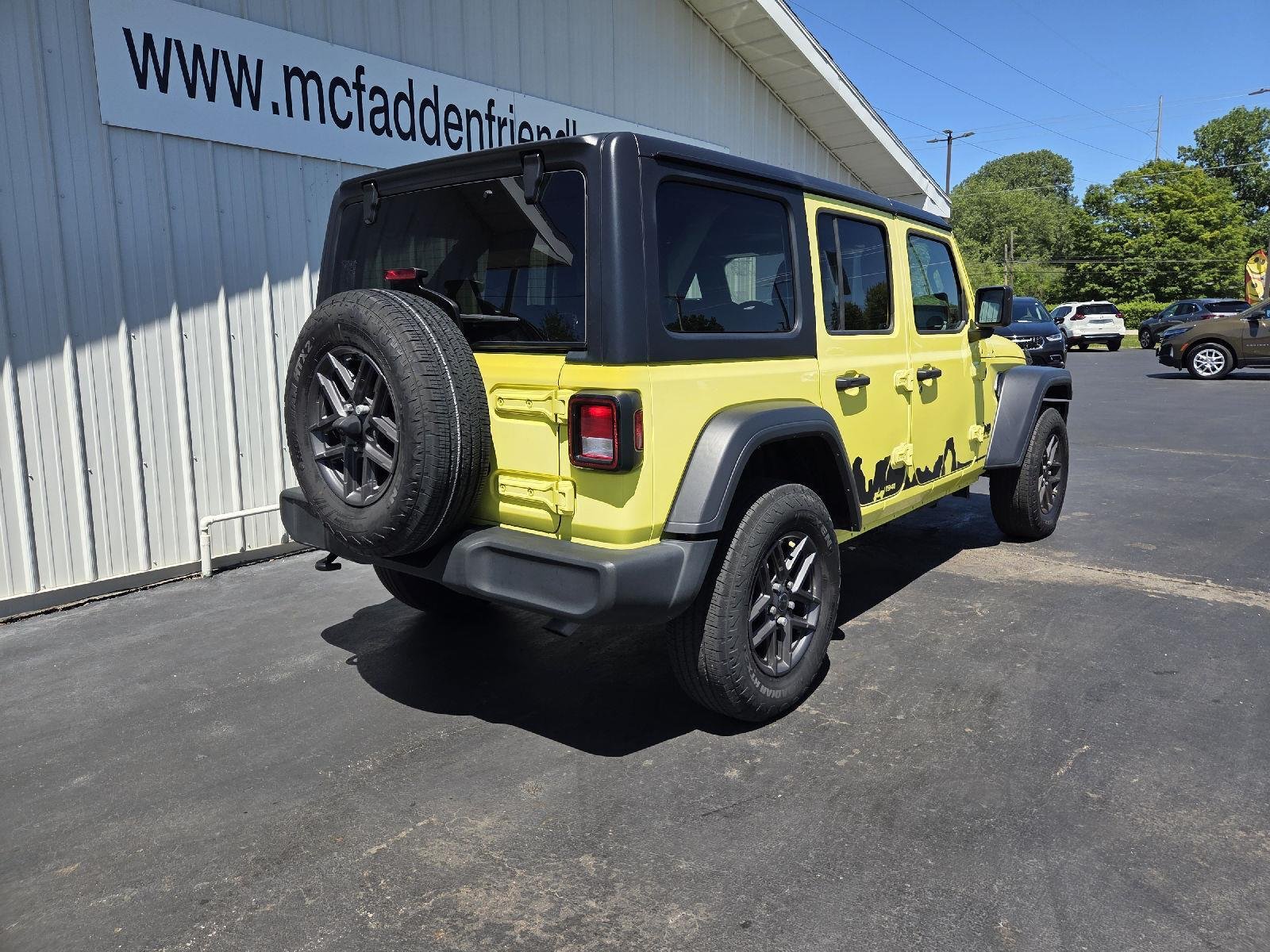 Used 2024 YELLOW JEEP SPOR image 3