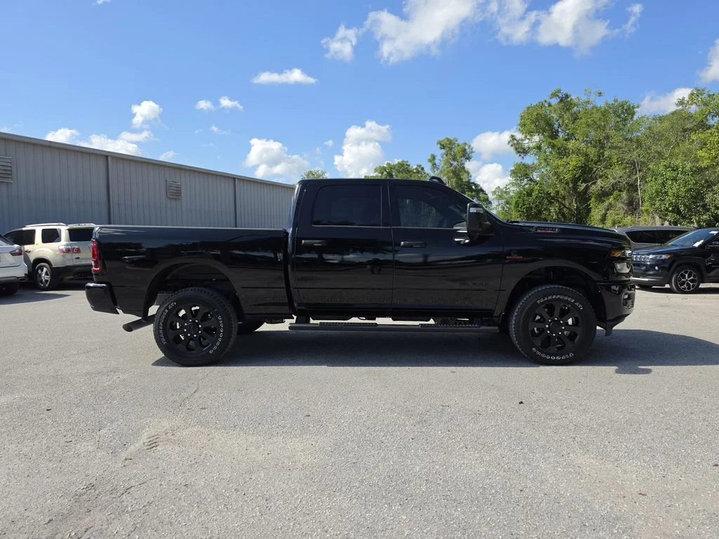 New 2026 Diamond Black Crystal Pearl-Coat Exterior Paint RAM Big Horn image 3