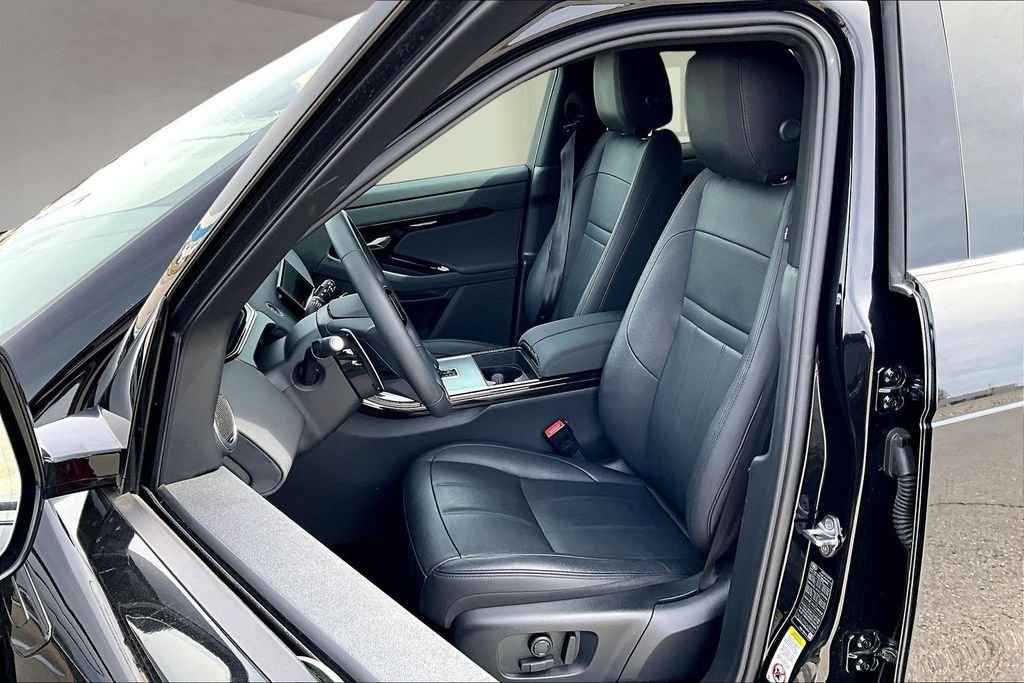Used 2025 Santorini Black Metallic Land Rover Dynamic image 26