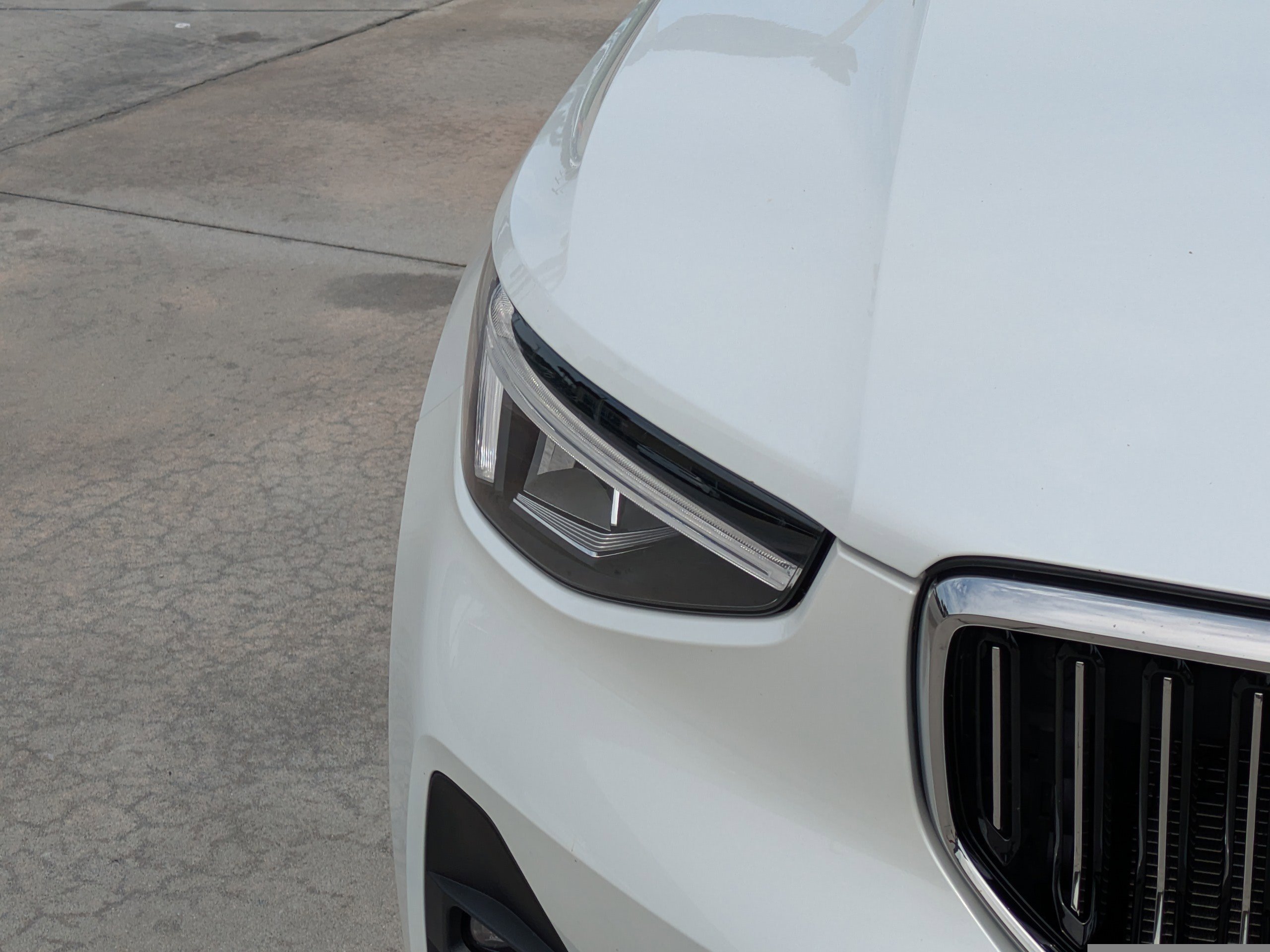 2025 Volvo XC40 Plus - Photo 7