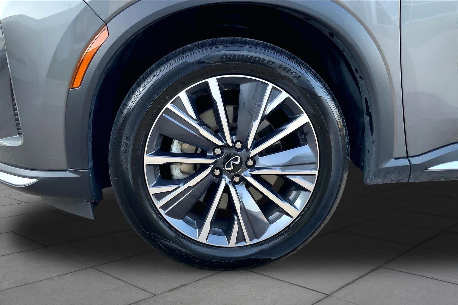 Used 2026 Graphite Shadow INFINITI LUXE image 10