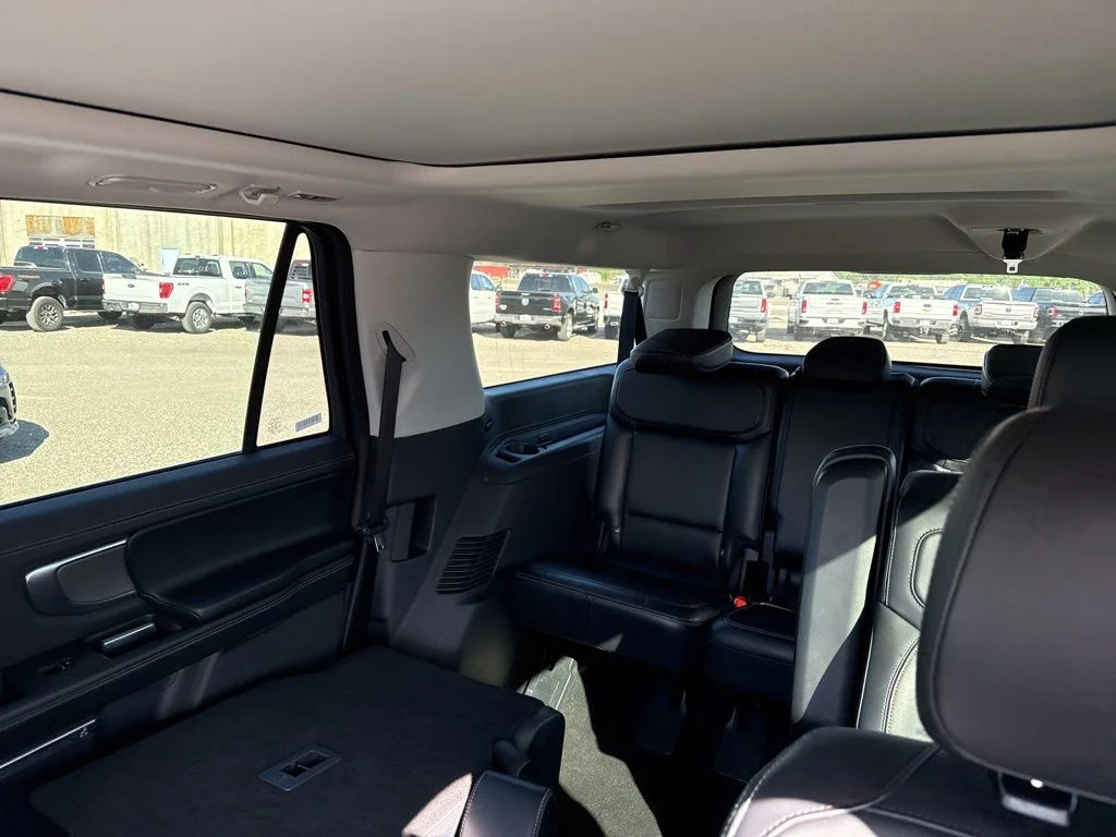Certified Used 2025 Oxford White Ford Platinum image 25
