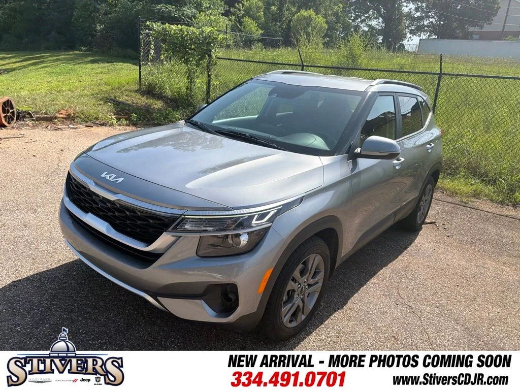 Used 2022 Gray Kia S image 3