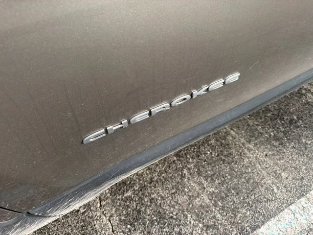 Used 2019 Beige Jeep Latitude image 11