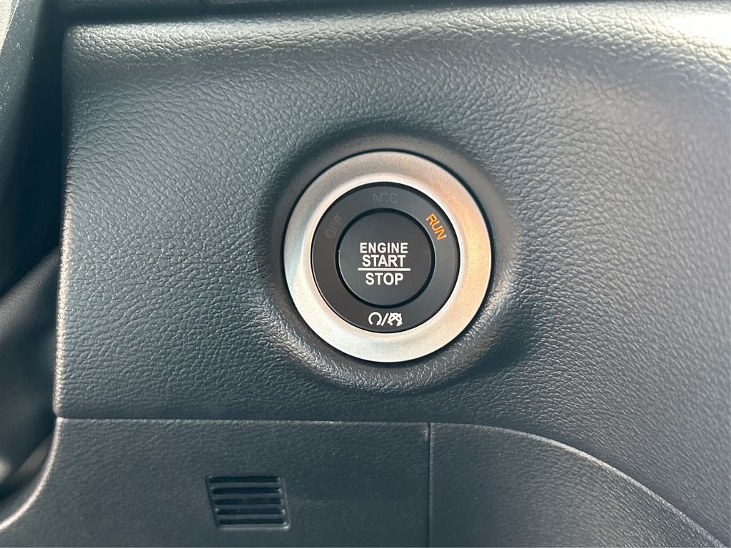 2025 Chrysler Voyager LX - Photo 32