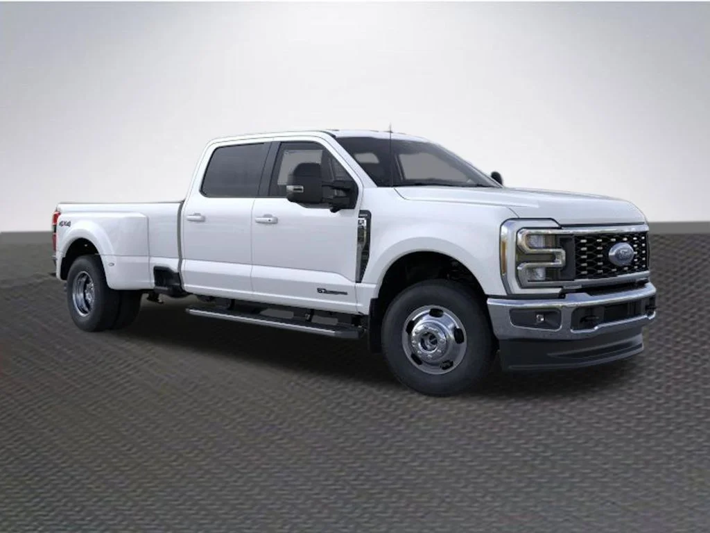 New 2026 Star White Metallic Tri-Coat Ford F-350® Lariat® image 7