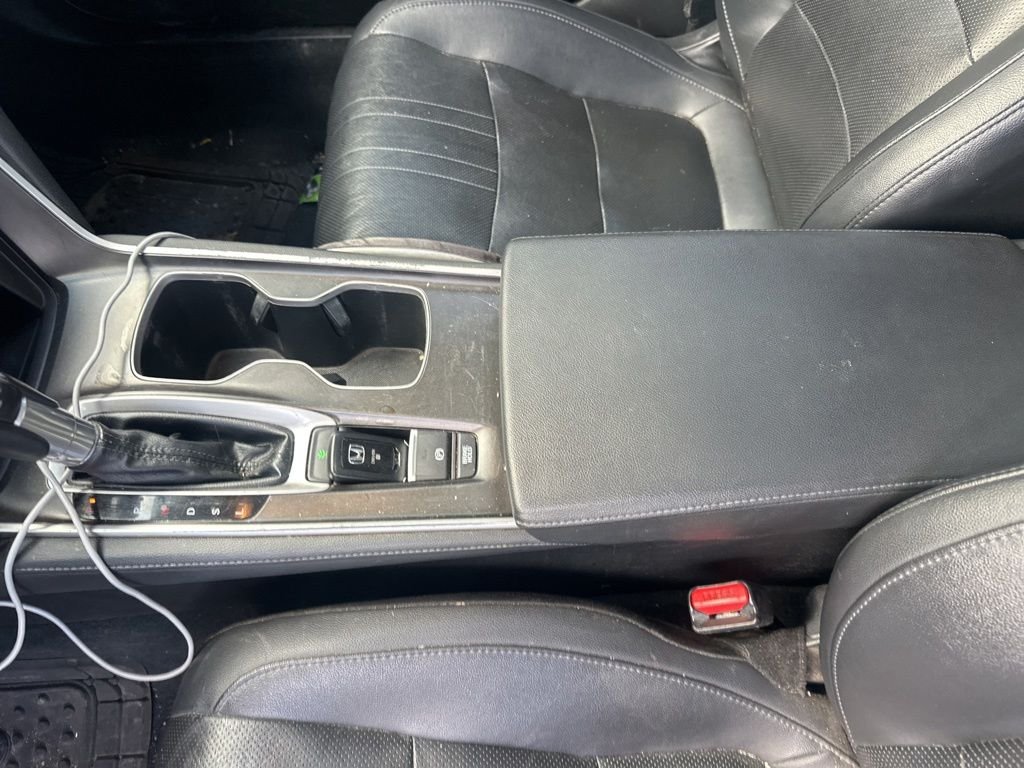 Used 2019 Black Honda EX-L image 18