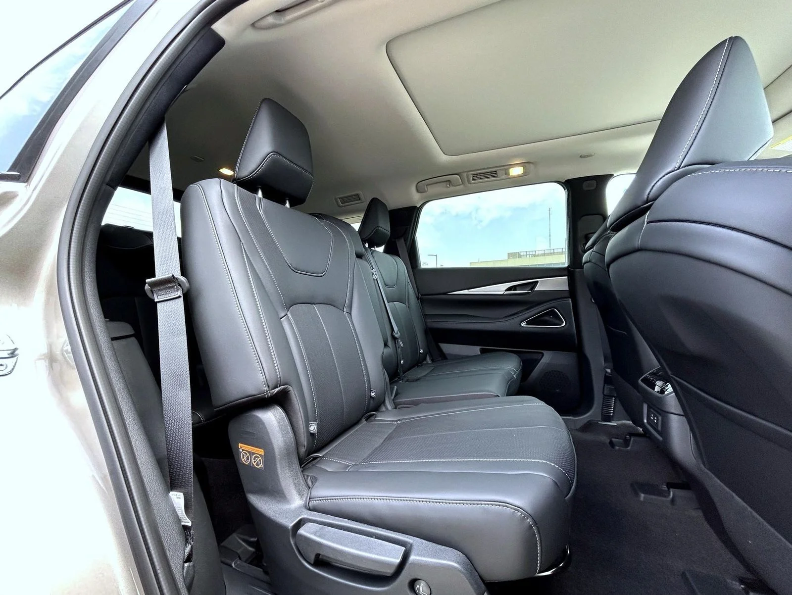 New 2027 Silver INFINITI LUXE image 18