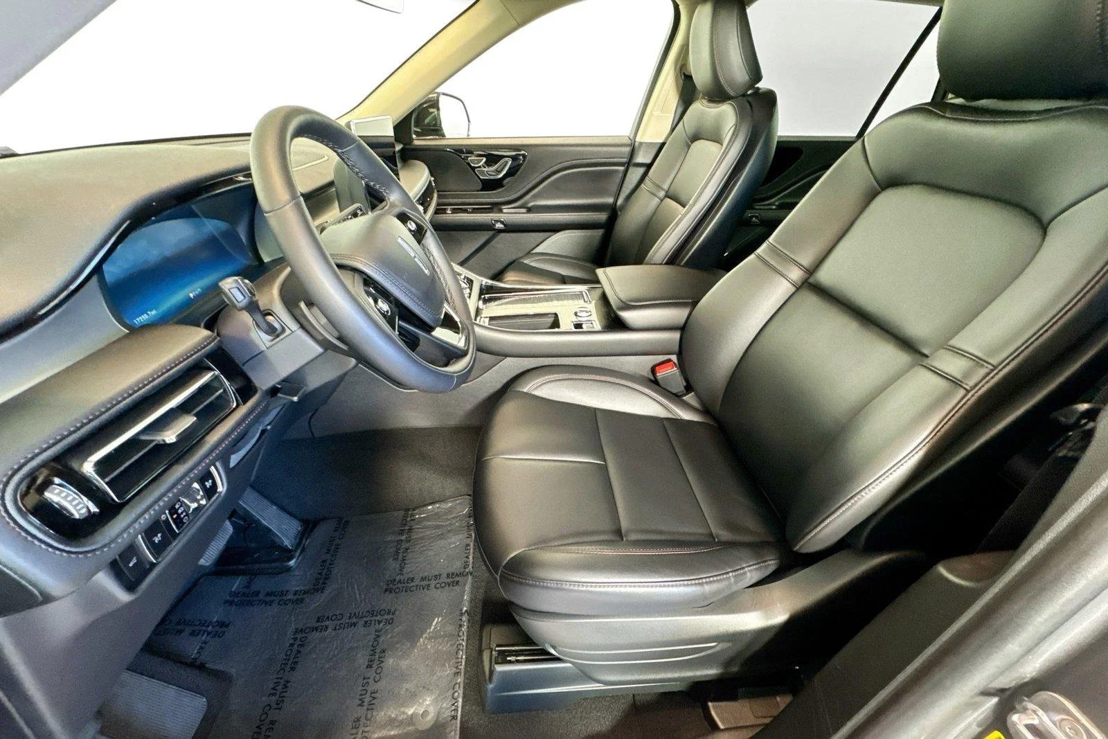 Used 2024 Asher Gray Metallic Clearcoat Lincoln Premiere image 19
