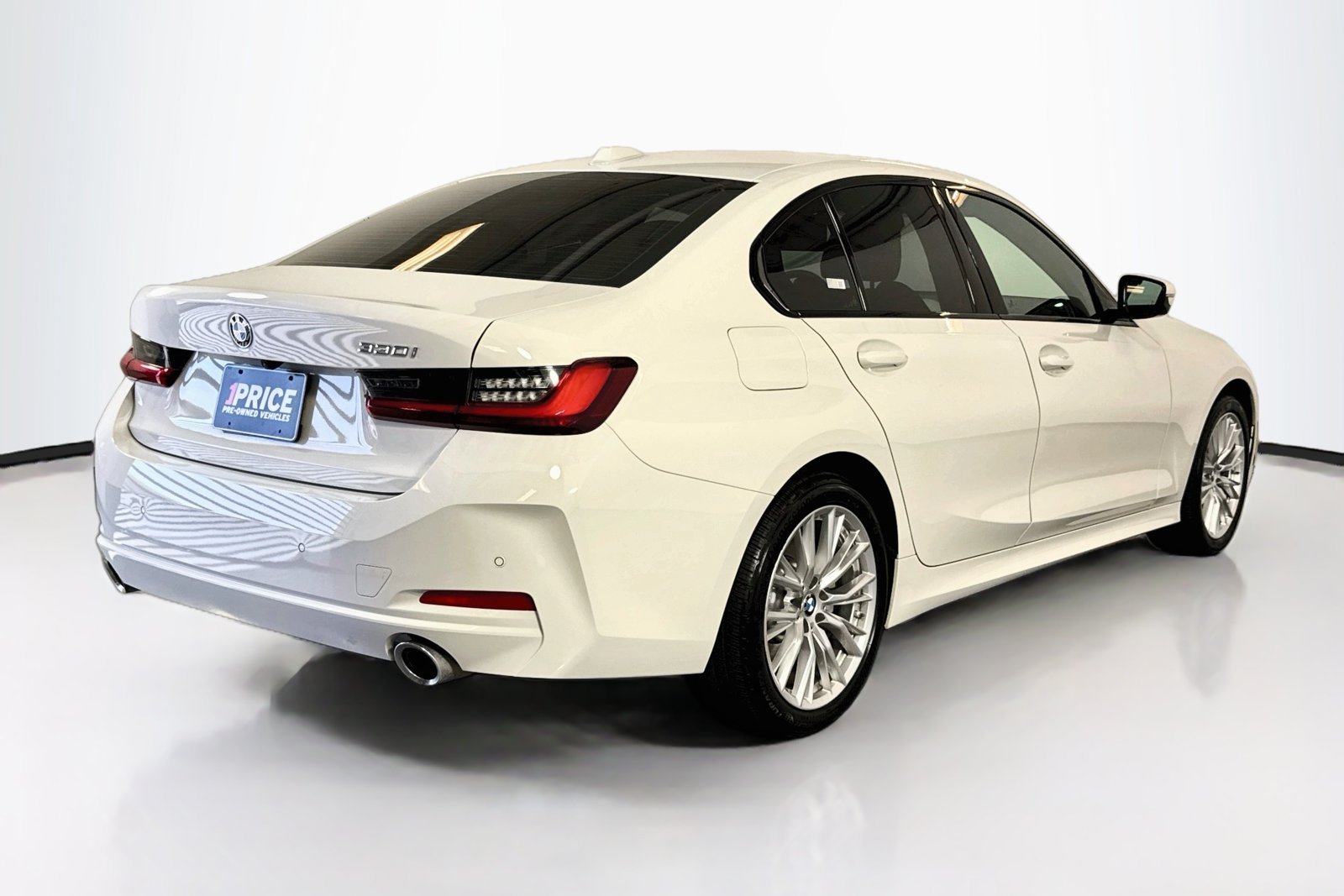 Used 2023 Alpine White BMW 330i image 5