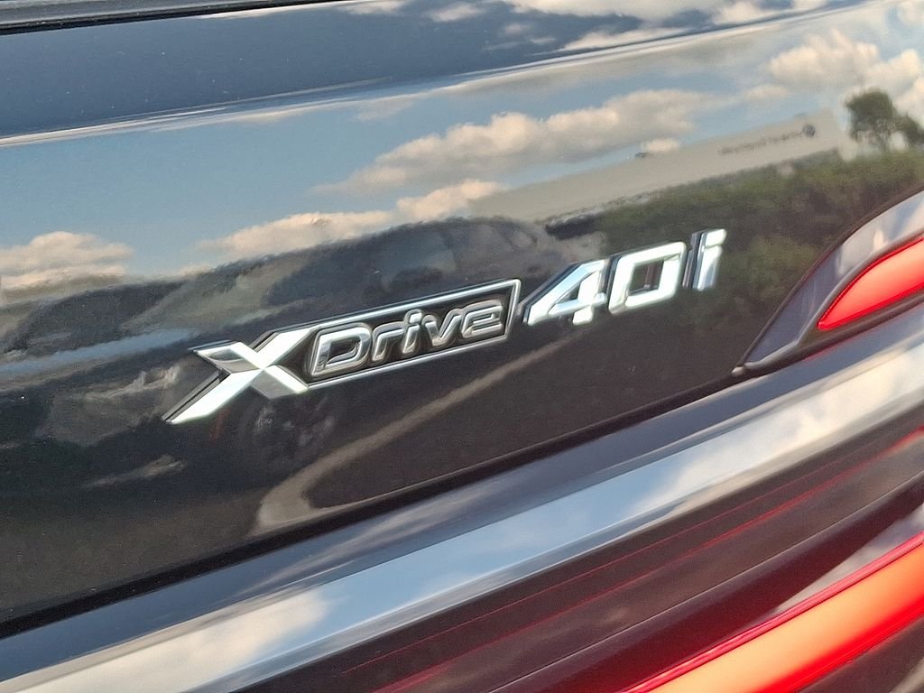 New 2027 Black Sapphire Metallic BMW xDrive40i image 12