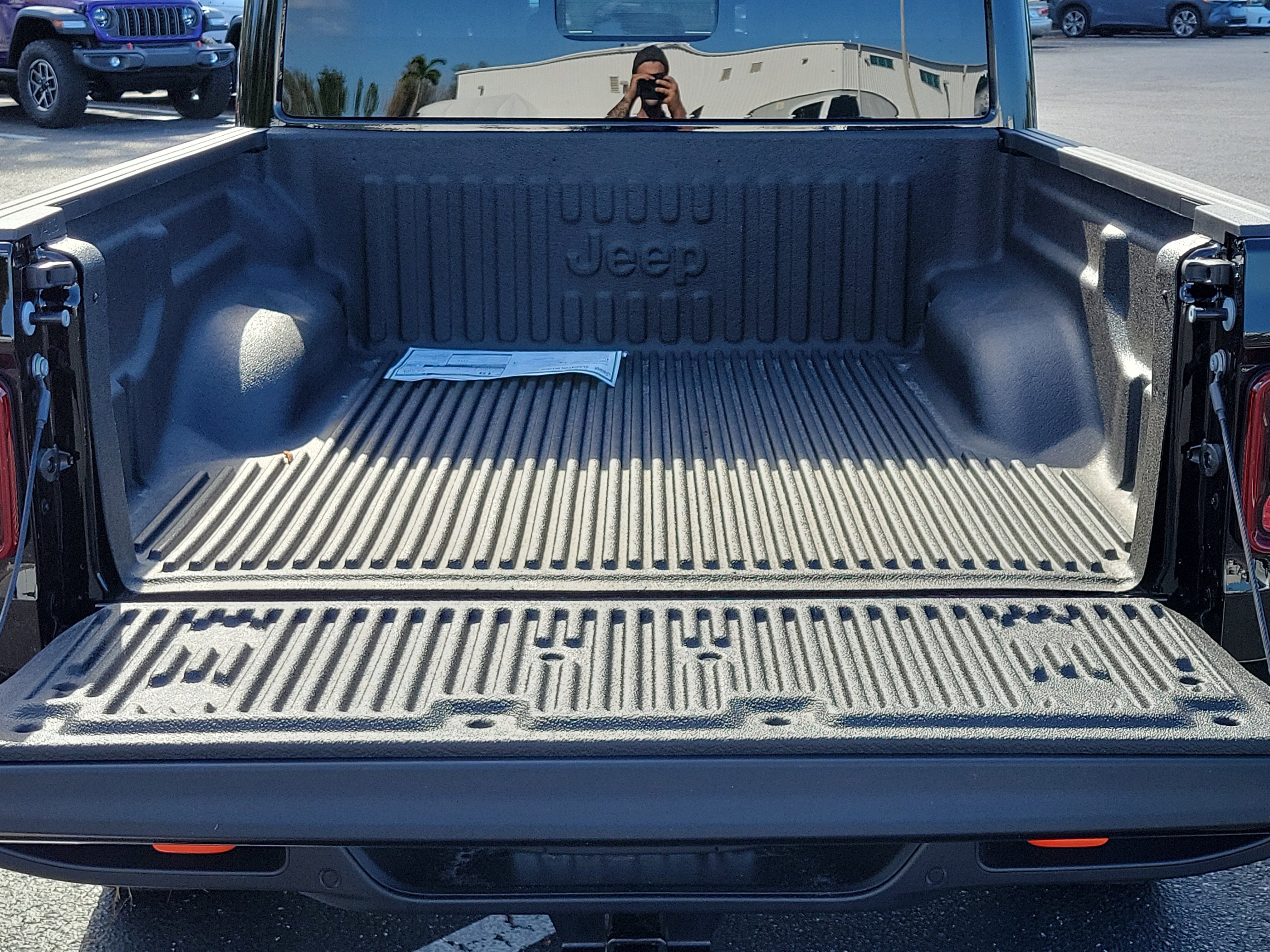 New 2026 Black Clear-Coat Exterior Paint Jeep Mojave image 10