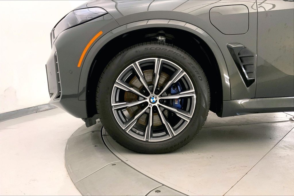 Certified Used 2026 Dravit Grey Metallic BMW  image 8