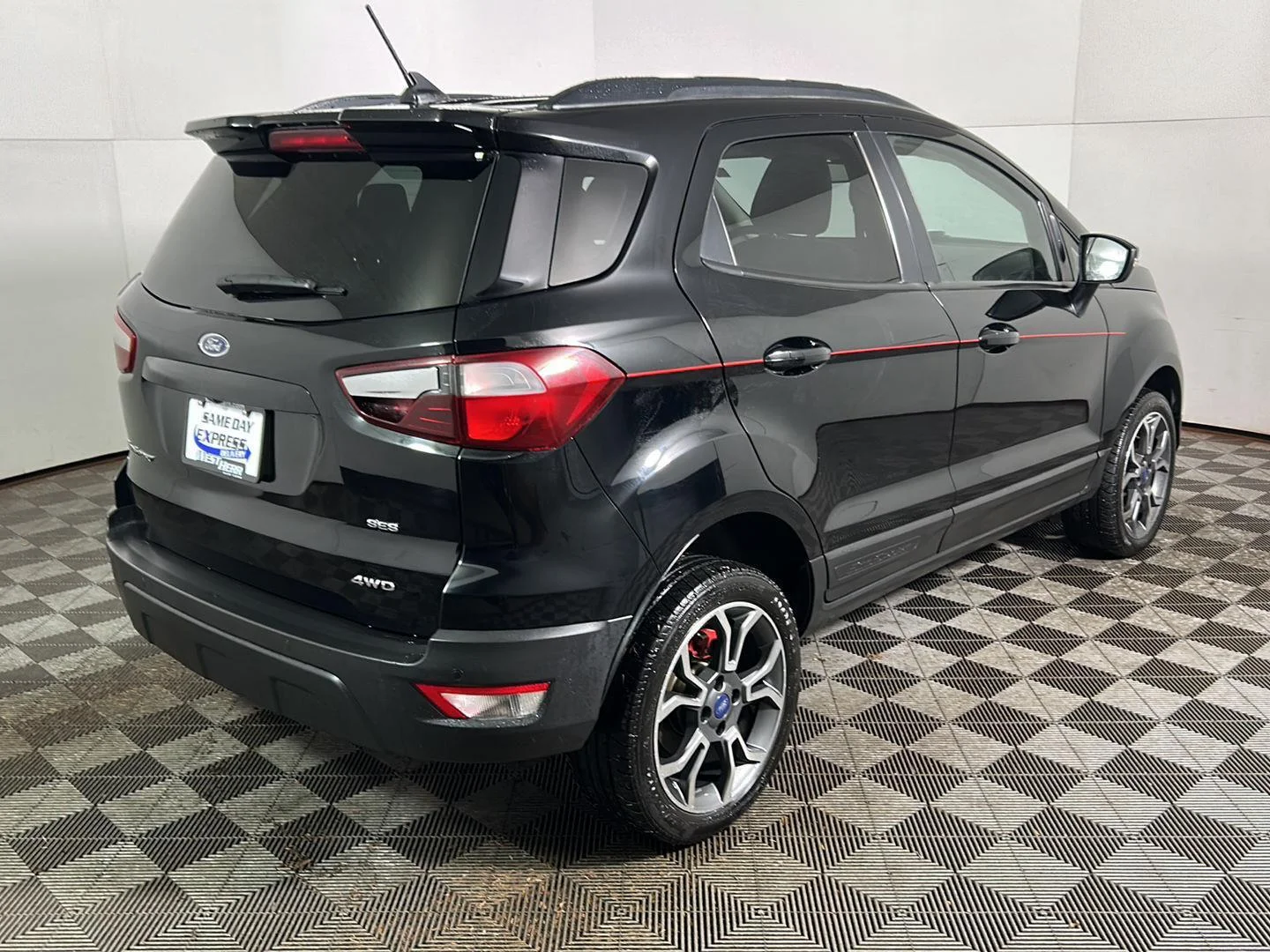 Used 2019 Shadow Black Ford SES image 15