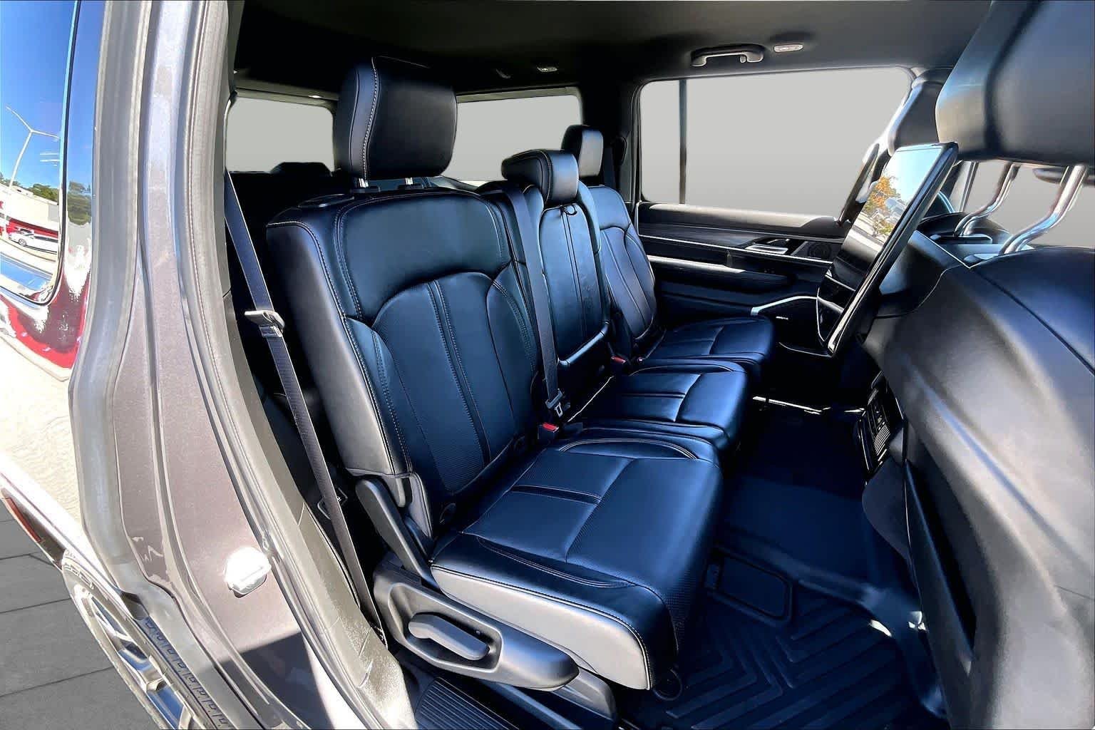 Used 2024 Baltic Gray Metallic Clearcoat Jeep Series III image 20