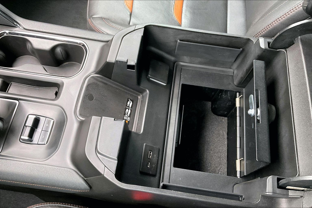 Used 2023 Titanium GMC AT4 image 7