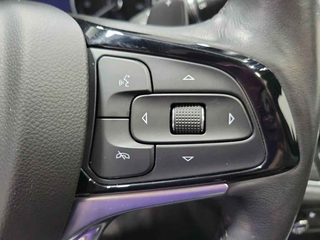 Used 2023 Black Buick Essence image 41