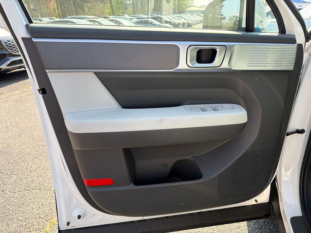 New 2026 White Hyundai SE image 10