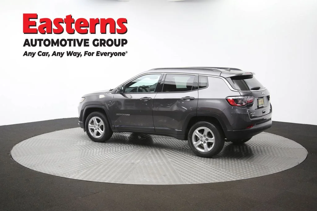 Used 2024  Jeep Latitude image 61