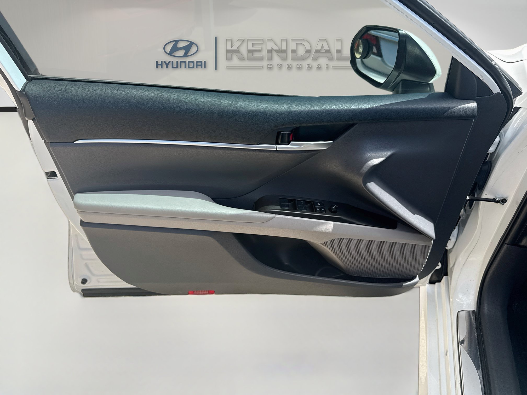 Used 2023 Ice Toyota LE image 17